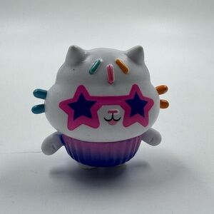 Dreamwork's Gabby's Dollhouse - Cakey Cat Mini Figure 1.5 In Star Sunglasses